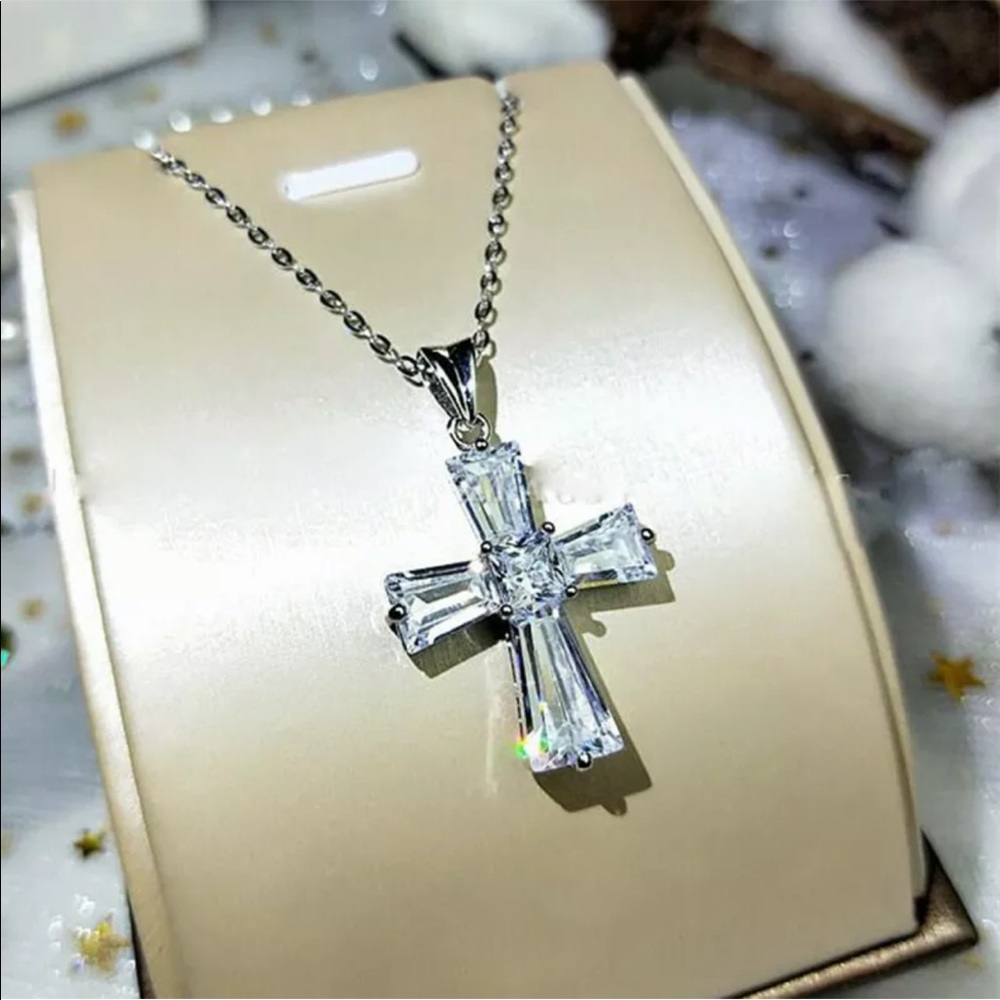 New Luxury 925 Silver Beautiful Cross Diamond Necklace